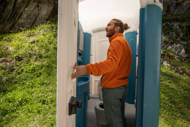 Portable Toilet Options We Offer in Waelder, TX